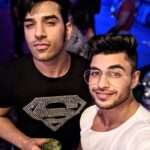 Paras Chhabra Instagram - It was an amazing night with the team KARNA SANGINI.. we work hard and then party harder.... Love you guys... And now it's time to rise.... @ambujmathur1 @aashimgulati @kinshukvaidya54 @ravneetk_official @tejasswiprakash @thesushantmarya @rehaanroyofficial @devvrat_dc @sayantanighosh0609 @realrandheer #positive #positivevibes #actors #party #karnasangini #duryodhan #karna #bhanumati #urvi #arjun #mytho #starplus #9october #7pm #mahabharat #begins