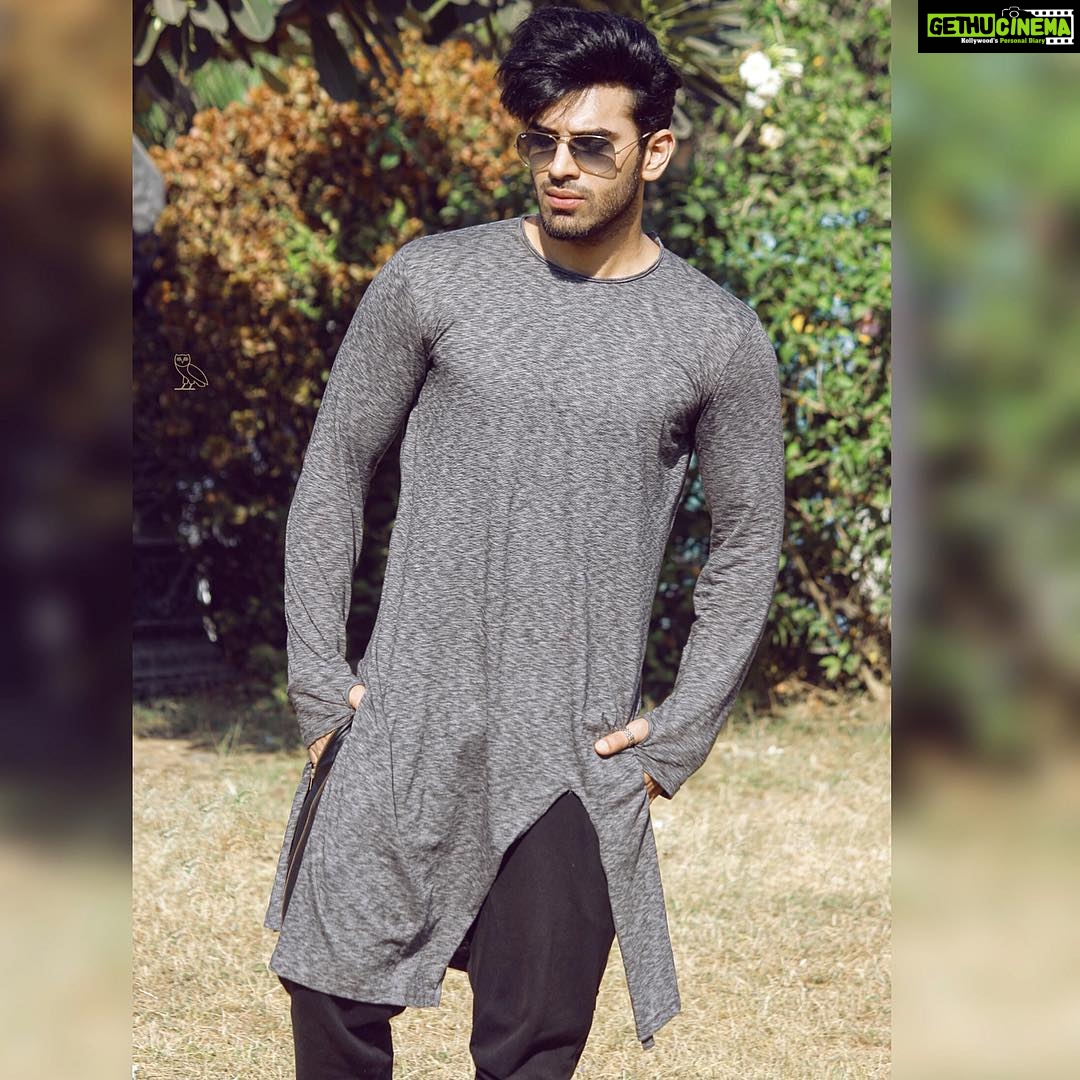 Paras Chhabra Instagram - Another season.Another Viral Breed from Fugazee.Check them out @fugazeeinc #fugazee #kurta #stylish #loveit #paraschhabra #mtv #splitsvilla #ruthless #king #badhobahu #teji #jattasingh #swag #illuminated #666 #rising #instagram #instapic #instatag #rayban #black #blue
