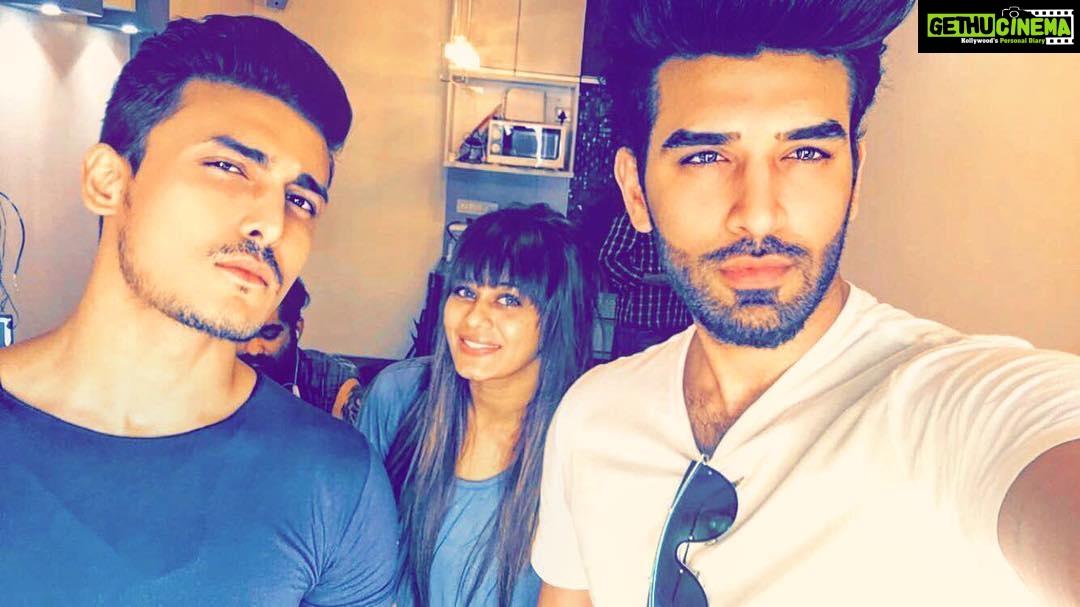 Paras Chhabra Instagram - @utkarshgupta74 @snehagupta28 π€π#paraschhabra #utkarshgupta #uttu #splitsvilla8 #mtv #king #ruthless #lover #cutie #snehagupta #dancer #amazingdancer #actors #actor #pic #pictures #instagram #instafame #illuminated #666 #webseries #pocketfilms