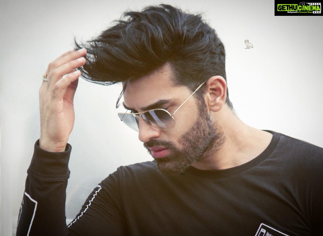 Paras Chhabra Instagram - Fashion says "me too" Style says " only me" #pose #paraschhabra #badhobahu #teji #jattasingh #splitsvilla #mtv #ruthless #king #instagram #instashot #instapic #pictures #pics #black #shoot #shooting #swag #swagger #illumanted #666