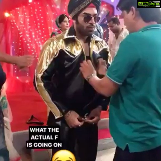 Paras Chhabra Instagram - This is how we role on badho bahu set @rytash @ashimaaahmed #jattasingh #jatta #teji #badhobahu #superman #sardar #sikh #disco #dancer #bhangra #mtv #splistvilla #ruthless #king #swagger #insta #instapic #instagram