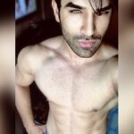 Paras Chhabra Instagram - I wont say eat clean.... i would say eat whateva u want... u will know by urself 😂😂 ✌️😈 #legit #instashot #instapic #instagram #king #ruthless #splistvilla #mtv #abs #body #calvinklein #saturday #fitness #fitnessmotivation #fit #illuminati #666 #owl #risingfromtheeast Viiking Trance Fitness