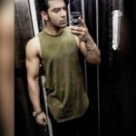 Paras Chhabra Instagram - Delhi here i am coming ✈️ #delhi #delhites #birthday #vrindavan #party #celebrationtime #celebration #blessings #harekrishna #instagram #instashot #instapic #ruthless #king #mtv #splistvilla Chatrapati Shivaji International Airport