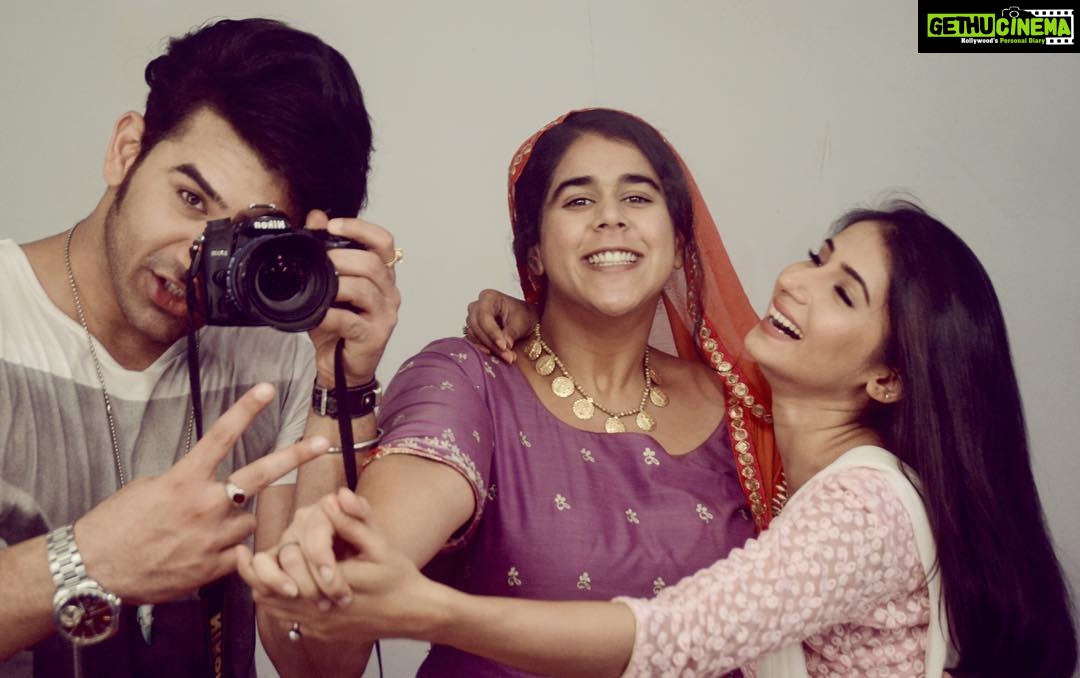 Paras Chhabra Instagram - Chilling scenes @ashimaaahmed @rytash #badhobahu #shooting #shoot #lights #camera #action #badho #pragya #teji #instagram #instashot #instapic #swagger #mtv #splistvilla #king #ruthless #dslr