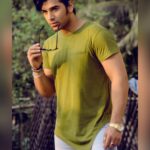 Paras Chhabra Instagram - Kickass & Take Names.Check out this Slick Olive Triangular Tee from Fugazee.Check them out @fugazeeinc #fugazee #fugazeeinc #instashot #instagram #instapic #superman #splistvilla #mtv #ruthless #king #olive #green #collaboration #pose #shoot #shooting #designer #tshirt #loveit #badhobahu #teji #swag #swagger #shades #gogreen