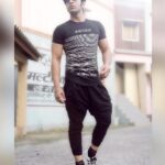 Paras Chhabra Instagram - You didnt wake up today to be mediocre.Rocking the Dhoti Jogger from the house of Fugazee.Check them out @fugazeeinc #fugazeeinc #fugazee #dhoti #style #dapper #swag #swagger #mtv #splistvilla #superman #instapic #instagram #instashot #badhobahu #teji #black