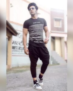 Paras Chhabra Instagram - You didnt wake up today to be mediocre.Rocking the Dhoti Jogger from the house of Fugazee.Check them out @fugazeeinc #fugazeeinc #fugazee #dhoti #style #dapper #swag #swagger #mtv #splistvilla #superman #instapic #instagram #instashot #badhobahu #teji #black
