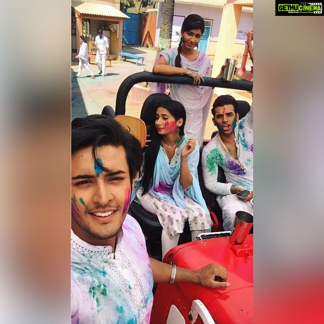 Paras Chhabra Instagram - Happy Holi π¦ππ Holi on set is fun #badhobahu #paraschhabra #teji #celebrity #ruthless #rising #mtv #colours #splistvilla #king #instapic #instagram #instashot #instavideo #swag #swagger #dapper