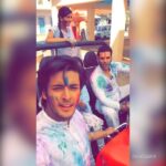Paras Chhabra Instagram – Happy Holi 💦🎉😍 Holi on set is fun 
#badhobahu #paraschhabra #teji #celebrity #ruthless #rising #mtv #colours #splistvilla #king #instapic #instagram #instashot #instavideo #swag #swagger #dapper