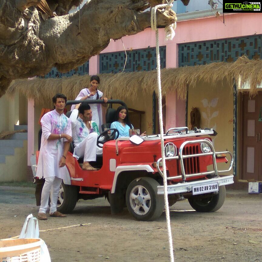 Paras Chhabra Instagram - Happy Holi π¦ππ Holi on set is fun #badhobahu #paraschhabra #teji #celebrity #ruthless #rising #mtv #colours #splistvilla #king #instapic #instagram #instashot #instavideo #swag #swagger #dapper