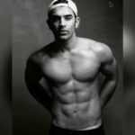 Paras Chhabra Instagram - Legit 𓅔 abs #mtv #splitsvilla #king #ruthless #timetorise #fitness #gymfreak #gym #gymnastabs #owl #illuminati #oneeye #badobahu #teji #tejinder #roposo #instapic #instashit #eatclean #vegetarian #superman #harekrishna #workout #instagram