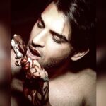 Paras Chhabra Instagram - Forget art. Put your trust in Icecream... 🍦🍫👅 Legit 𓅔 #ruthless #photoshoot #photography #instapic #style #hoticecream #hotchocolate #mtv #splitsvilla #king #gonewild #loveicream #winters #owl #illuminate #666 #888 #celebrity #timetorise #pcfotography1