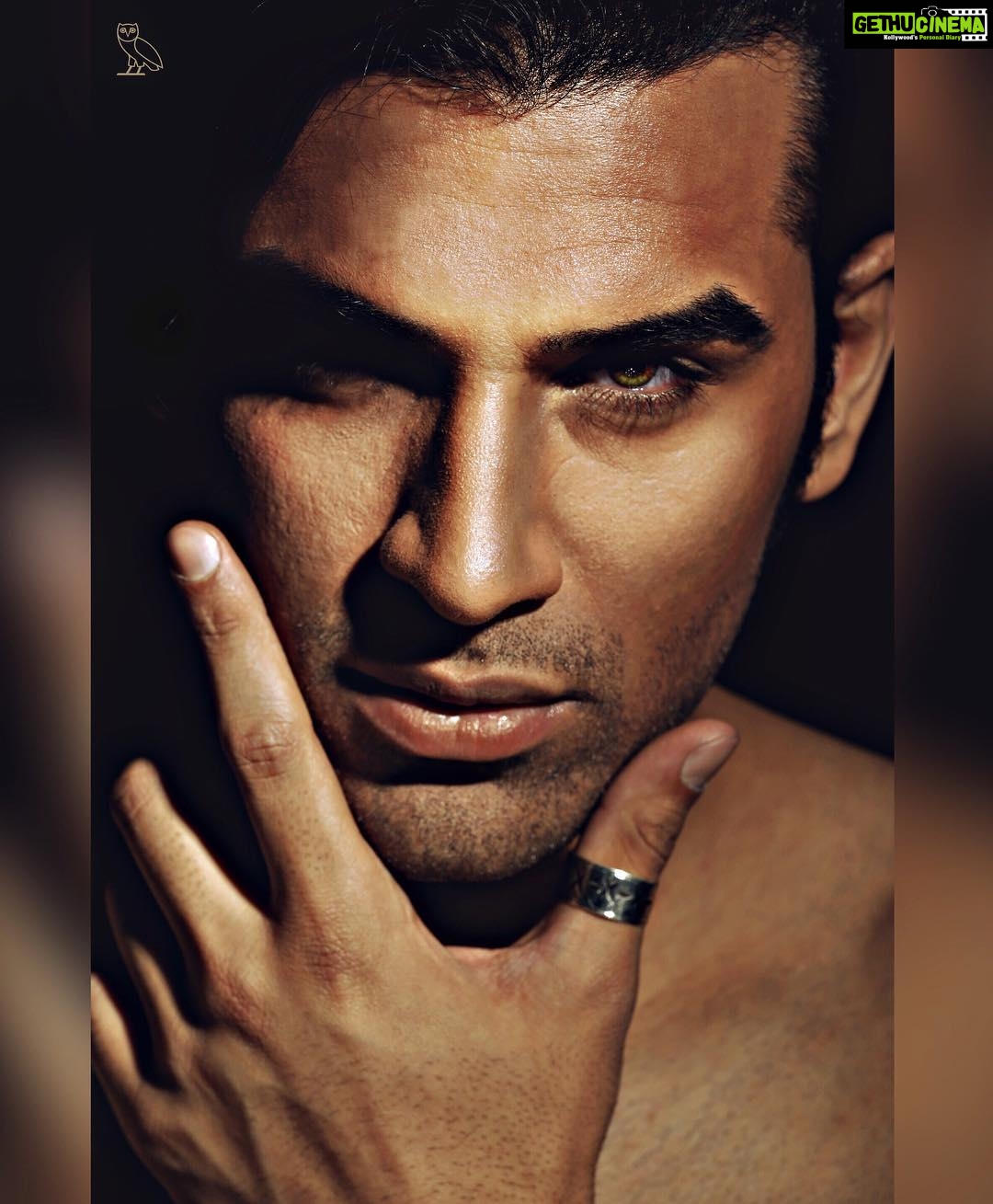 Paras Chhabra Instagram - If you are bad, i am your DAD !! ๐@pcfotography1 Legit๐
#ruthless #king #mtv #splitsvilla #photography #photoshoot #duskylook #style #instapic #instaceleb #dontgiveafuck #attitude #norelationshit #illuminate #666 #owl #superman