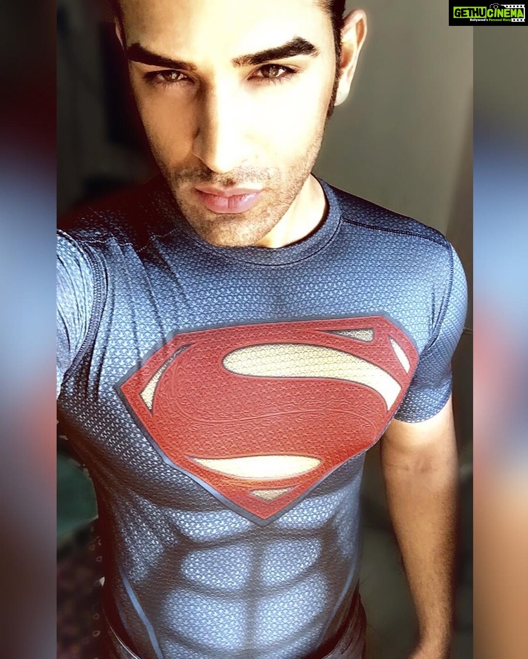Paras Chhabra Instagram - When i die, i want to be thrown out of a plane wearing a superman costume... 😍🤓 #photoshoot #photography #instapic #style #ruthless #king #666 #888 #superman #illuminate #oneeye #owl