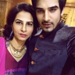 Paras Chhabra Instagram - East or west my mommy is the best... Happy Birthday mommy🍰🎂🎂🍹🍫 #beautiful #mommy #happybirthday #best #mommyintheworld