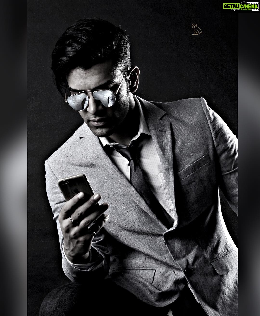 Paras Chhabra Instagram - To be upset over what you don't have is to waste what you do have... βοΈπ€ Legit ββΆβ Photography credit:- @simplysaurab #timetorise #star #illuminate #black #white #grey #chrome #shades #tie #suit #style #ruthless #mtv #celebrities #instapic