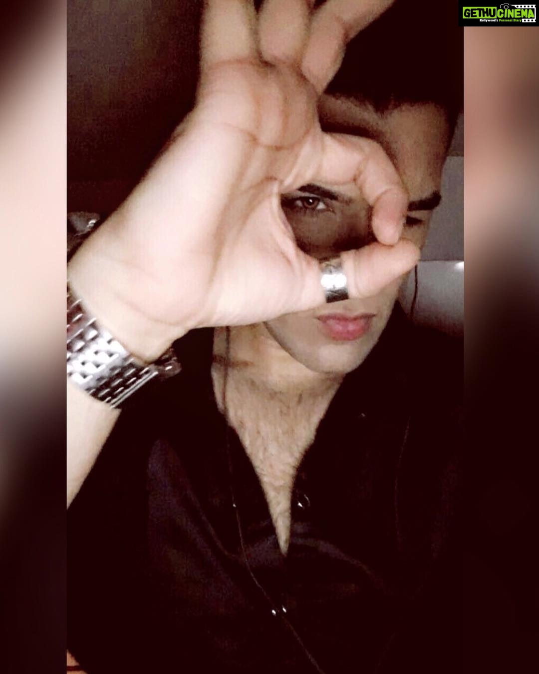 Paras Chhabra Instagram - Just a pose... dont take it otherwise🤓 Legit𓅔 #norelationshit #superstar #instago #paraschhabra #illuminate #888 #harharmahadev #radheradhe #harekrishna #myfavoritepose #timetorise #dontgiveashit #attitude Malad