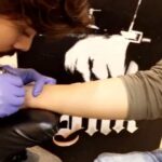 Paras Chhabra Instagram - It pains 😖😫😩 #inked #tattoo #harekrishna #mtv #splitsvilla8 #paraschhabra #bestoftheday #mtvsplitsvilla8 #celebrities #celebritiesofinstagram #celebritieswelove #celebrity #cute #famous #hollywood #inspired #likes #love #models #mustfollow #one #photoshoot #picoftheday #shouldfollow #star #style #superstar #instago #norelationshit #radheradhe F1 Unisex Salon