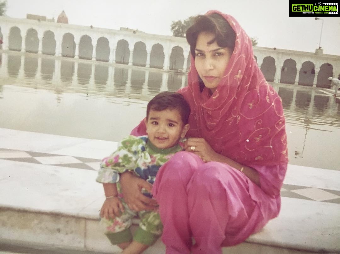 Paras Chhabra Instagram - Jis ke hone se mai khud ko mukkammal manta hun... Meri Maa ke baad mai bas apne rab ko janta hun.... 🙏 Happy Mothers Day 🙇