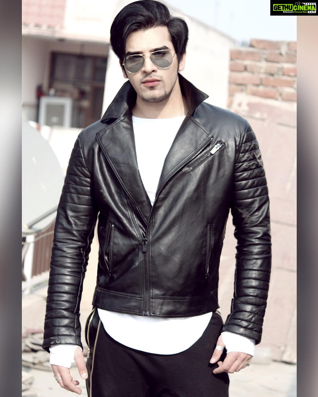 Paras Chhabra Instagram - Besides gravity, nothing keeps me down.... #harekrishna #mtv #splitsvilla8 #paraschhabra #bestoftheday #mtvsplitsvilla8 #celebrities #celebritiesofinstagram #celebritieswelove #illuminati #celebrity #cute #famous #hollywood #inspired #likes #love #models #mustfollow #one #photoshoot #picoftheday #shouldfollow #star #style #superstar #instago #norelationshit #harharmahadev Malad