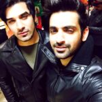Paras Chhabra Instagram - Selfie with this brother from a diff mother after a long.... Rinku taneja urf @arjitaneja 😈👀👽😎😍👊😈 #harekrishna #mtv #splitsvilla8 #paraschhabra #bestoftheday #mtvsplitsvilla8 #celebrities #celebritiesofinstagram #celebritieswelove #illuminati #celebrity #cute #famous #hollywood #inspired #likes #love #models #mustfollow #one #photoshoot #picoftheday #shouldfollow #star #style #superstar #instago #lastdayoftheyear2015 #happynewyear2016🎅🏻🌲❄️⛄️ #winters