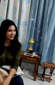 Parineeta Borthakur Instagram - About last night with @pranabgohain
@borthakur.probin  @rinaborthakur . 
Singing Khuda ka zikr by Shri Chandan Das. Mom recorded while singing 😬Bhool Chook maaf 😅

#live #noautotune #notperfect #enjoying #musicislife #guwahati #ilovemusic