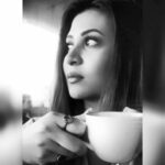 Parineeta Borthakur Instagram - Suggest a caption! Will pin the best one 🤗 . . . . #coffee #mood #picoftheday #lightmakeup #blackandwhite #inmythoughts #tuesdaymotivation #parineetaborthakur #indianactress #indianactor