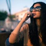 Parineeta Borthakur Instagram - Do you see what I sea? 📸@abyjitphoto . . . #sea #sunset #beach #mumbaibeach #sunkissed #ParineetaBorthakur #parineetaborthakur #Parineeta #casualstyle #beigeaesthetic #potraitphotography #ocean