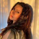 Parineeta Borthakur Instagram - Golden hour! As I reached home early from shoot today, @janvisabharwal literally pulled the lazy me and clicked these to post 😅 . . . #parineetaborthakur #righthererightnow #phonephotography #goldenhour #naturallight #nofilter #indianactress #curlyhair