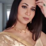 Parineeta Borthakur Instagram - Wearing this beautiful Bamboo jewellery by the "Bamboo queen of India" @neerasarmah / @neerasarmah2022 And @janvisabharwal did the lighting with the curtains 😅 . . . . . . #ReelItFeelIt #bamboo #bamboojewelry #jewellerylove #beigeaesthetic #asthetic #artistic #minimalist #minimal #beautifuljewelry #gaanekiaane #ilovemusic #musicislife #parineetaborthakur