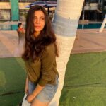 Parineeta Borthakur Instagram - Day off! . . #parineetaborthakur #sunkissed #beachvibes #juhubeach #dayoff #indianactor