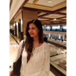 Parineeta Borthakur Instagram - I'm carrying the same purse to shoot today... Actually, everyday 😅😋 . #Throwbackthursday #nomakeup #nofilter #justthewayitis Taj Lands End, Mumbai