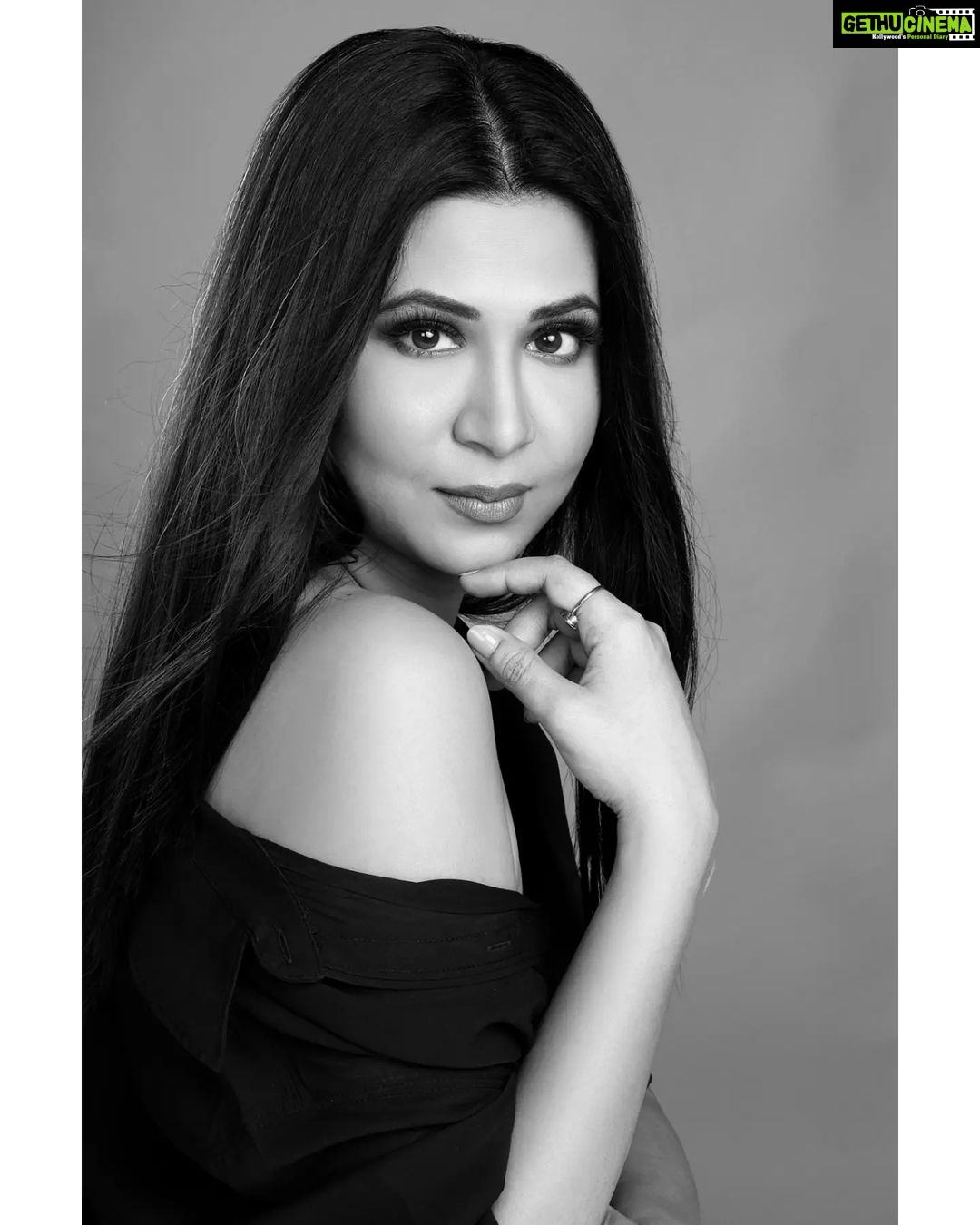 Parineeta Borthakur Instagram - "Be alone, that is when ideas are born." – Nikola Tesla 🌸 📸 @anup.baruah 💄@pranjal_pratim_makeup_artist . . . . . . . . #notlonely #alone #aloneandhappy #tuesdaythoughts #lovethinking #parineetaborthakur #indianactress #assamesegirl #deepthinking #ethicalliving