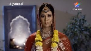 Parineeta Borthakur Instagram - Aakhir aisa hua kya?
.
Reposted from @immaheshpandey 
Sabse Bada Wala TWIST 👍 #maheshpandeyproductions #maheshpandey #guptabrotherstvserial