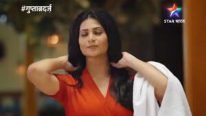 Parineeta Borthakur Instagram - Reposted from @hitentejwani #Repost @starbharat
・・・
कैसे निकालेंगे मृदुला को गुप्ता ब्रदर्ज़ अपने घर से?
#गुप्ताब्रदर्ज़, सोम-शुक्र, रात 9:30 बजे, सिर्फ़ STAR भारत पर। 

@hitentejwani @aakashh_mukherjee @imsatyatiwari @sonal_1206 @parineetaborthakur @immaheshpandey @maheshpandeyproductions @iam.meetmukhi28