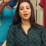 Parineeta Borthakur Instagram - Why am I humming this song? To know, watch #GuptaBrothers , Monday to Friday, 9:30pm on @starbharat and anytime on @disneyplushotstar . Hair by Sheetal Makeup by Rupesh #musicislife #ilovesinging #bts #makeuproom #guptabrotherstvserial