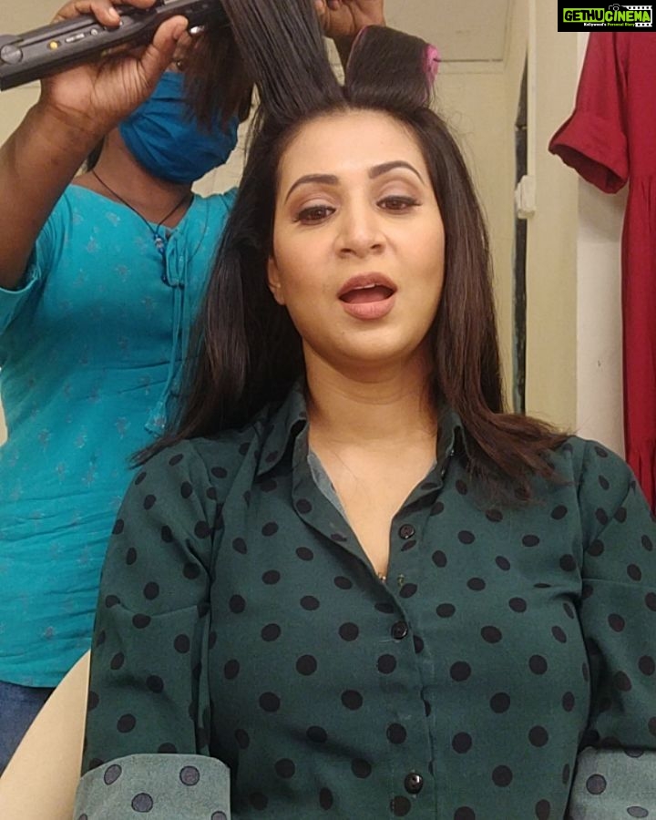Parineeta Borthakur - 3.5K Likes - Why am I humming this song?
To know, watch #GuptaBrothers ,
Monday to Friday, 9:30pm on @starbharat and anytime on @disneyplushotstar
.
Hair by Sheetal
Makeup by Rupesh
#musicislife #ilovesinging
#bts #makeuproom #guptabrotherstvserial