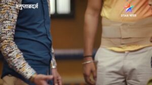 Parineeta Borthakur Instagram - My promo finally!
Hope you are watching the show 🤗

Reposted from @starbharat क्या पलट जाएगी गुप्ता ब्रदर्ज़ की ज़िन्दगी, घर में एक औरत के आ जाने से?
#गुप्ताब्रदर्ज़, 13 अक्टूबर, रात 9:30 बजे, सिर्फ़ STAR भारत पर। 

@hitentejwani @aakashh_mukherjee @imsatyatiwari @sonal_1206 @parineetaborthakur