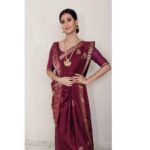 Parineeta Borthakur Instagram - Make-up room clicks... Hope you like me as Mridula this time 🤗 Keep watching #GuptaBrothers on @starbharat . 📸 @poonam.parmar.1991 Styling by @karishmasalian6 Assisted by @stylebydeepa Makeup by @makeupbyrupesh Hair by Sheetal Jadhav #parineetaborthakur #GuptaBrothers #starbharat