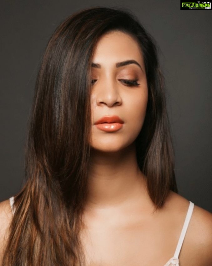 Parineeta Borthakur - 3.8K Likes - Which one is your favourite lip plumper from @nyor.in
Vegan|Cruelty free|Paraben free
Highly pigmented|Anti ageing|Lip Plumper
Free Shipping!
Now available at @prashantssalon , Lokhandwala, Mumbai
.
.
.
#nyorindia #vegan
#nyor #mumbai
#veganmakeup #crueltyfreebeauty #parabenfree #goodforyougoodforme