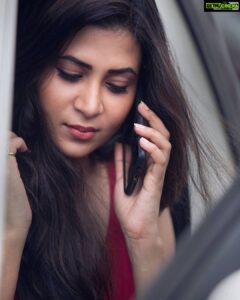 Parineeta Borthakur Instagram - We all love candid photography, don't we 😉
.
Thank you!  @abyjitphoto 
.
.
#candid #random #unaware
