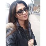 Parineeta Borthakur Instagram - Throwback selfie- Just out after a long @nyor.in meeting in the UK. . #justfeltlikesharing #nostalgia #passionproject #dreamproject #mybaby #nyor United Kingdom