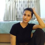 Parineeta Borthakur Instagram - No one to click, so I clicked my own pics 😬 . #livephoto #righthererightnow #quarantinemood #nofilter #raw At Home