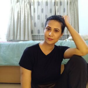 Parineeta Borthakur Instagram - No one to click, so I clicked my own pics 😬
.
#livephoto
#righthererightnow
#quarantinemood
#nofilter #raw
