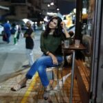 Parineeta Borthakur Instagram - Me the casual, waiting for my coffee as usual 😜 . . #justlikethat #livepic #righthererightnow #saturdaynight #plumpnyorlips Pvr Citi Mall Andheri Mumbai