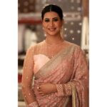 Parineeta Borthakur Instagram - Badan pe sitaare lapete hue 🌸 Makeup by Rajesh Tiwari Hair by @geeta.hair . . . . . #parineetaborthakur #SpyBahu #colorstv #sundayvibes Film City