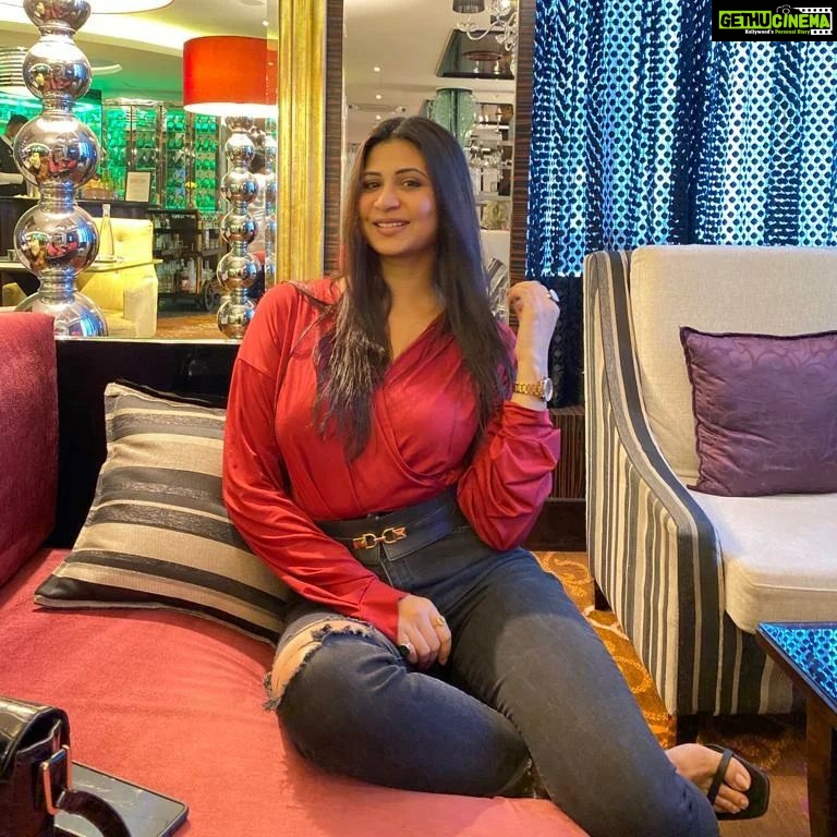 Parineeta Borthakur Instagram - 1- Pose nicely! 2- See who's clicking... 3- One more! 4- Done! Give me the phone now 😬 . . . . . . #tuesday #red #repeatclothes #parineetaborthakur #indiansummer #obviously #nonedited #beyourself #nofilter