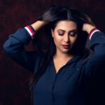 Parineeta Borthakur Instagram - It's a no-calltime Saturday 💃 . . . . . #saturday #weekend #weekendvibes #parineetaborthakur #indianactress #tvactress #hairplay #homephotography #homeshoot #mumbai