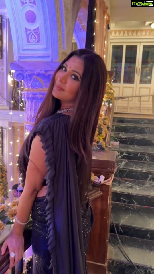 Parineeta Borthakur - 3K Likes - 🖤
#SpyBahu #parineetaborthakur #VeeraNanda #colorstv #indianactress #blacksaree #indianwear #worklife #Reels #arrahman