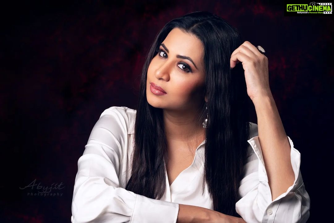 Parineeta Borthakur Instagram - 💌 📸@abyjitphoto 👄 @nyor.in MUSE . . . . . #thoughts #muse #nyor #vegan #parineetaborthakur #indianactress #homeshoot